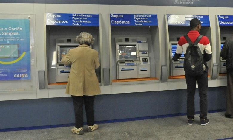 Photo of Bancos abrem na segunda, mas fecham terça e quarta