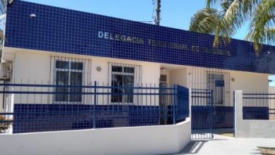 Photo of Após renderem carcereiro, sete presos fogem de delegacia no Sul da Bahia