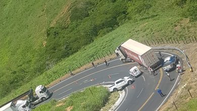 Photo of Veículos se envolvem em acidente e ficam atravessados na Serra do Marçal