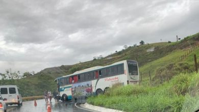 Photo of Acidente na Serra do Marçal envolve ônibus e carreta nesta madrugada