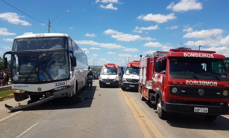 Photo of Ônibus atropela casal no anelviário de Conquista e mulher morre na hora