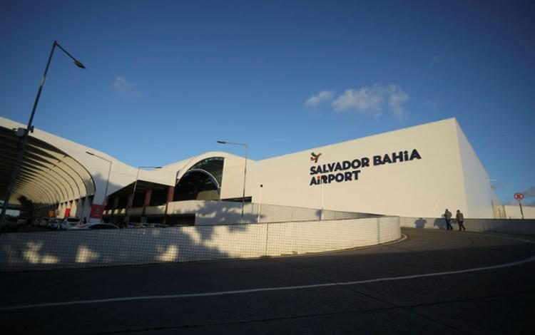 Photo of Buraco na pista provoca cancelamento de voos em Salvador