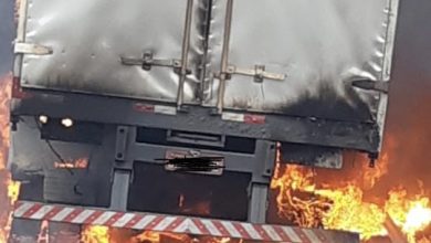 Photo of Veículos pegam fogo em grave acidente na BR-116 em Brejões