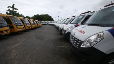 Photo of Rui Costa entrega mais de R$ 15,7 milhões em ônibus escolares, ambulâncias e viaturas