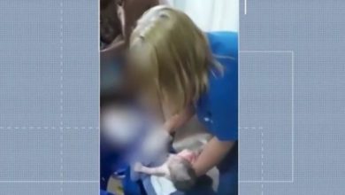 Photo of “Pari como se fosse animal”, diz mulher que teve bebê na recepção de hospital em Eunápolis