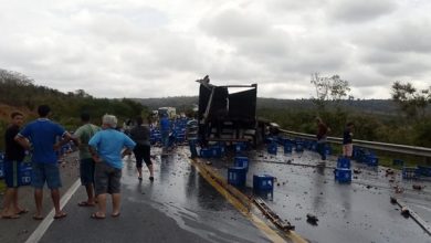 Photo of Confira o vídeo do acidente envolvendo uma carreta carregada de cerveja na BR-116