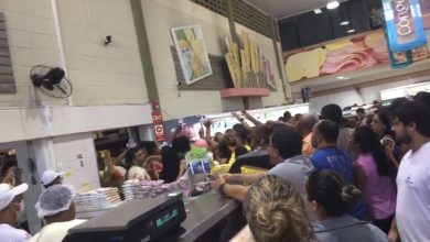 Photo of Multidão deixa supermercado lotado em Jequié por causa de álcool gel