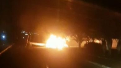 Photo of Carro bate em poste e pega fogo na Perimetral; veja o vídeo
