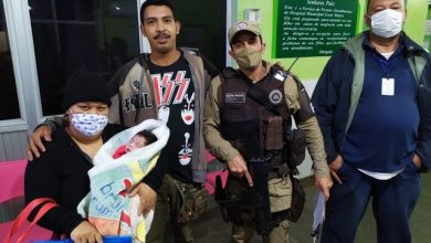 Photo of Bebê de 16 dias é salvo pela polícia após se engasgar com leite