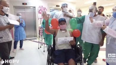 Photo of VÍDEO: Paciente de Jequié se recupera da Covid-19, recebe alta e é aplaudido na saída do hospital; assista