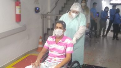 Photo of Conquista: Paciente recuperado da Covid-19 recebe alta no HCC e é aplaudido pela equipe médica; assista