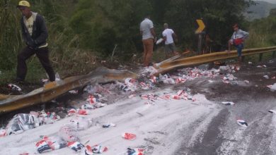 Photo of VÍDEO: Caminhão desce a ribanceira na Serra do Marçal; assista