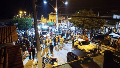 Photo of Bahia: Moradores se aglomeram em ato político durante pandemia e prefeitura diz que foi “manifestação espontânea”