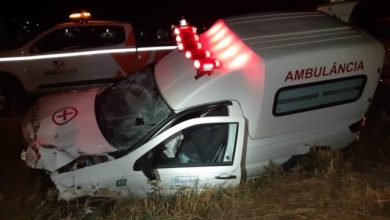 Photo of Conquista: Duas pessoas ficam feridas após acidente entre ambulância e motocicleta