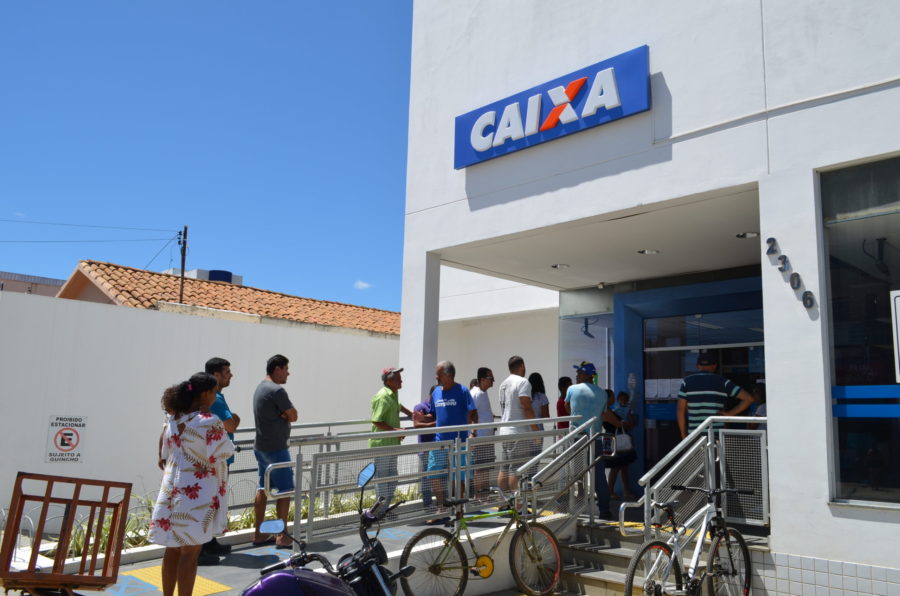 Photo of Caixa inicia pagamento do auxílio emergencial de R$ 300; confira o calendário