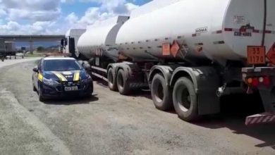 Photo of Polícia apreende caminhão-tanque com mais de 40 mil litros de etanol em Jequié