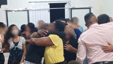 Photo of Brasil: Fiéis tiram máscaras durante culto e pastor diz: ‘Aqui é lugar de cura e milagre’