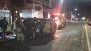 Photo of Conquista: Após capotar veículo, homem se recusa a fazer teste do bafômetro, desacata policiais e acaba preso