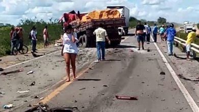 Photo of Bahia: Uma pessoa morre após batida entre dois caminhões na BR-116