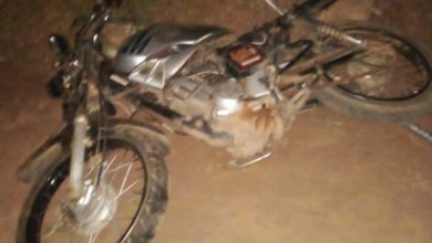 Photo of Adolescente morre após bater moto em poste na região