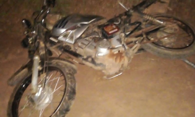 Photo of Adolescente morre após bater moto em poste na região