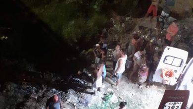 Photo of Vídeo: Homem morre e outro fica ferido após serem arremessados de ponte por carro desgovernado na região