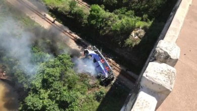 Photo of Ônibus cai de viaduto em Minas Gerais e deixa 14 mortos e vários feridos