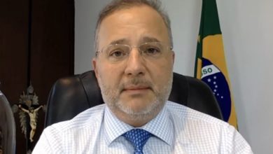 Photo of Secretário de saúde da Bahia diz que jovens não devem receber vacina antes do 2º semestre de 2021