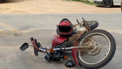 Photo of Motociclista morre após passar por quebra-molas e cair de ribanceira na região