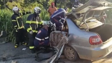 Photo of Mulher fica presa às ferragens após acidente entre dois carros e caminhão na Bahia