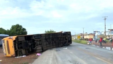 Photo of Cinco pessoas morrem e mais de 20 ficam feridas após ônibus tombar na Bahia