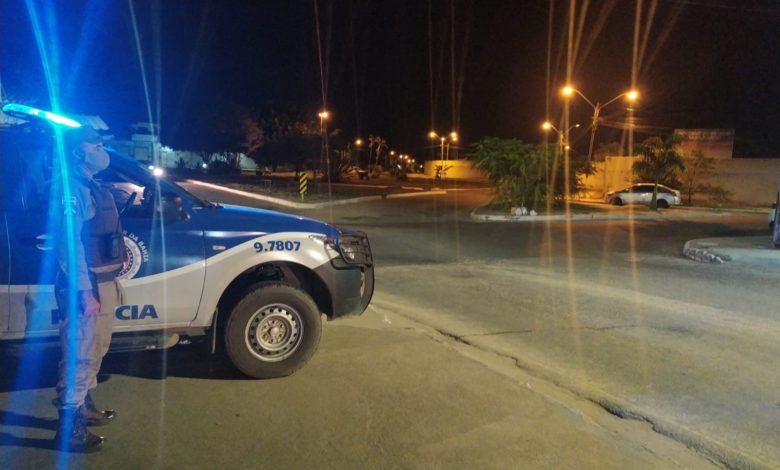 Photo of Toque de recolher em Conquista: Polícia encerra aglomerações e fecha um estabelecimento na noite dessa sexta