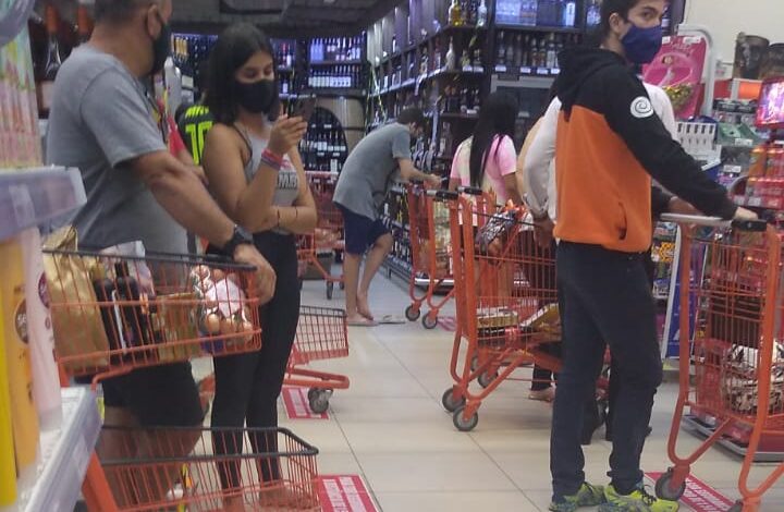 Photo of Supermercados em Conquista registram maior movimento nesta sexta-feira (26)