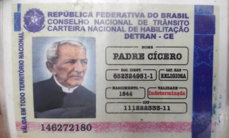 Photo of Alagoas: Sem capacete e retrovisor na moto, idoso é parado em blitz e apresenta CNH falsa de Padre Cícero e Frei Damião