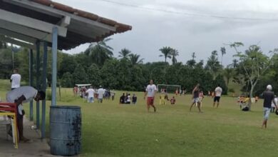 Photo of Bahia: Jogo de futebol organizado por Vampeta é encerrado pela polícia; cerca de 100 pessoas estavam no local