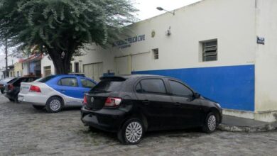 Photo of Bahia: Dona de bar mata vizinha a tiros após briga por causa de som alto; suspeita foi presa depois de carro capotar durante a fuga