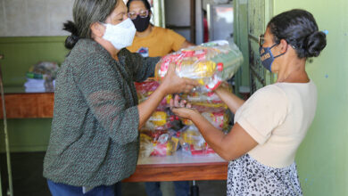 Photo of Conquista: Prefeitura distribui kits alimentares em unidades de ensino da área urbana