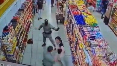 Photo of Brasil: Mulher se recusa a usar máscara, morde policial e acaba presa em supermercado; veja o vídeo