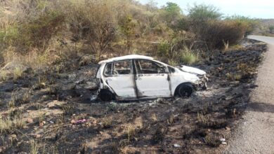 Photo of Mulher fica gravemente ferida após carro capotar e pegar fogo em rodovia da região