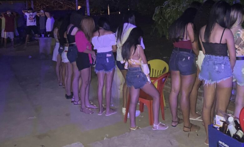 Photo of Região: Polícia encerra festa com 100 pessoas regada a drogas e bebida alcoólica