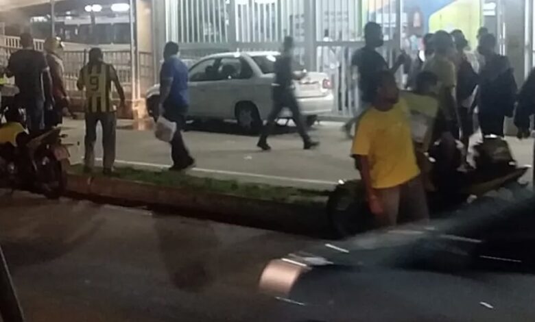 Photo of Motorista de aplicativo atropela outras pessoas após ser baleado em tentativa de assalto na Bahia