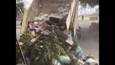 Photo of Bahia: Em protesto, prefeito manda despejar caçamba de lixo em terreno alegando falta de higiene de moradores