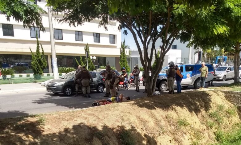 Photo of Vídeo: Suspeitos numa moto se envolvem em acidente durante perseguição policial em Conquista; assista