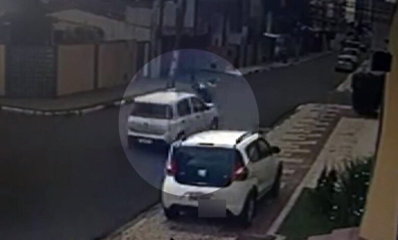 Photo of Bahia: Assaltantes são agredidos e atropelados ao tentarem assaltar mulher em carro