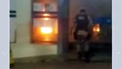 Photo of Bahia: Homem é preso suspeito de incendiar agência bancária e diz que queria chamar atenção por estar passando fome