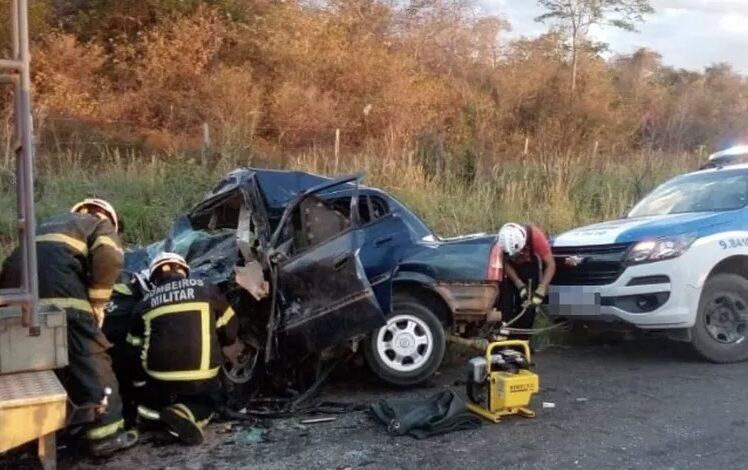 Photo of Bahia: Idoso morre após carro fazer zigue-zague na pista e bater de frente com outro veículo