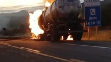 Photo of Região: Vídeo mostra caminhão-tanque pegando fogo na BR-116; pista continua totalmente interditada