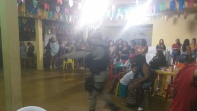 Photo of Polícia encerra festa de aniversário com 100 pessoas em Itapetinga; aniversariante foi levado para a delegacia