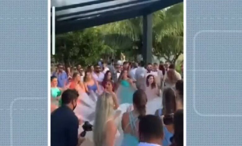 Photo of Médicos descumprem decreto do governo e se casam na Bahia em festa com mais de 300 pessoas