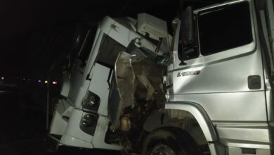 Photo of Homem morre após dois caminhões baterem de frente na região; vítima foi identificada